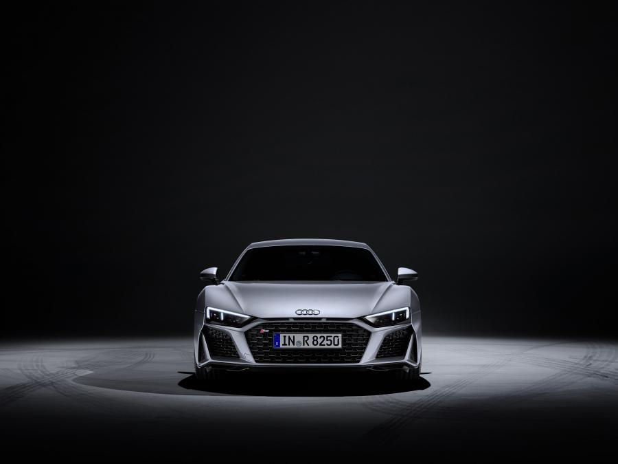  Audi R8 V10 RWD Coupe 2019 года  (WW) (фото 26 из 34)